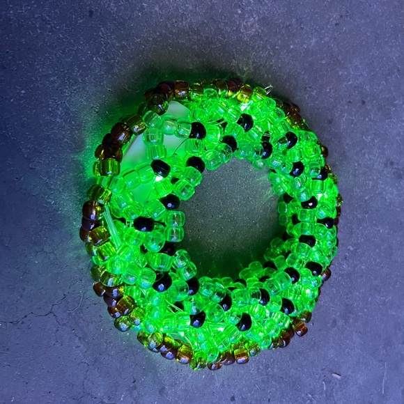 ❌SOLD❌🥝 Kiwi Glow Kandi Cuff - Picture 12 of 12